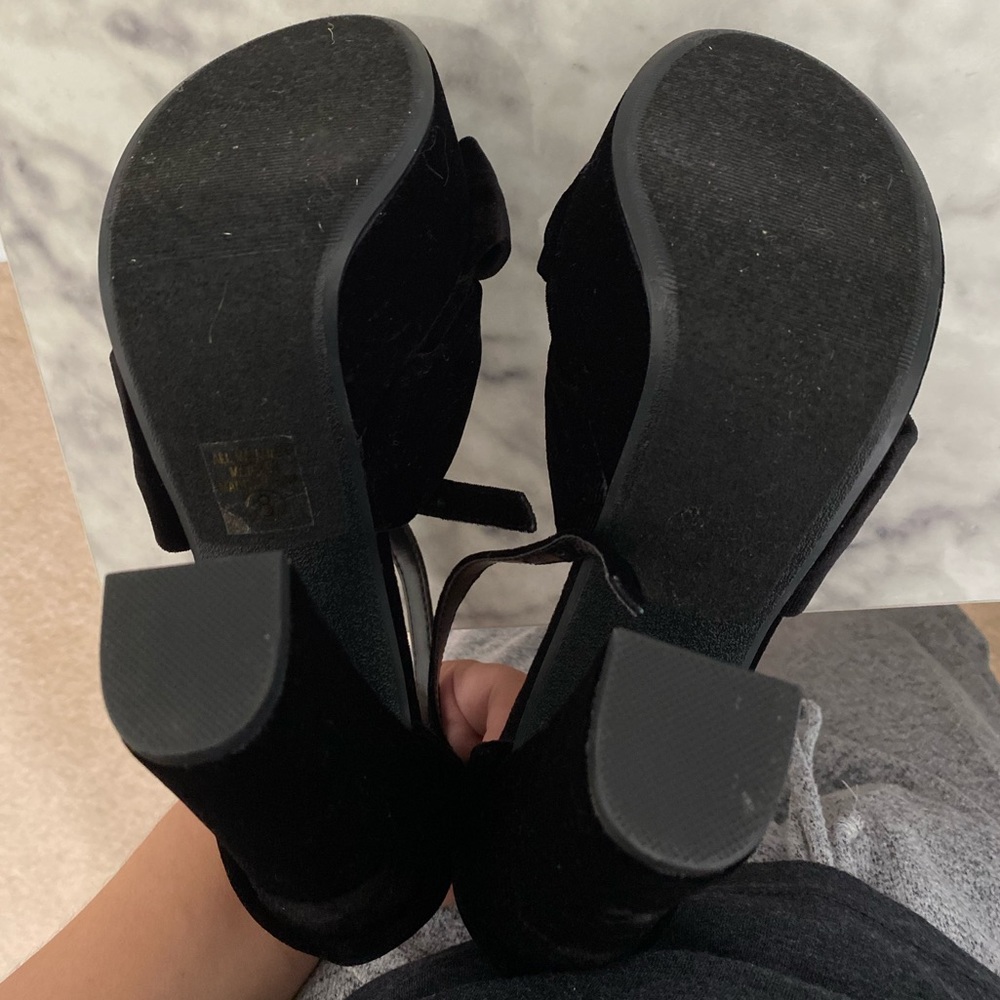 Velvet Platforms - Picture 5 of 6